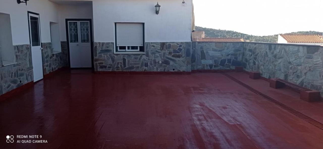 Hostal 2 Estrellas -Restaurante Las Tres Encinas En El Centro Del Pueblo Cabeza la Vaca Eksteriør bilde